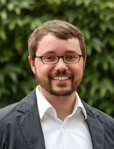 Portraitbild von Alexander Okon, Dozent:in an der Heilpraktikerschule Westfalen