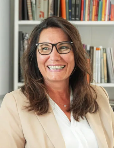 Portraitbild von Heike van Beek, Dozent:in an der Heilpraktikerschule Westfalen