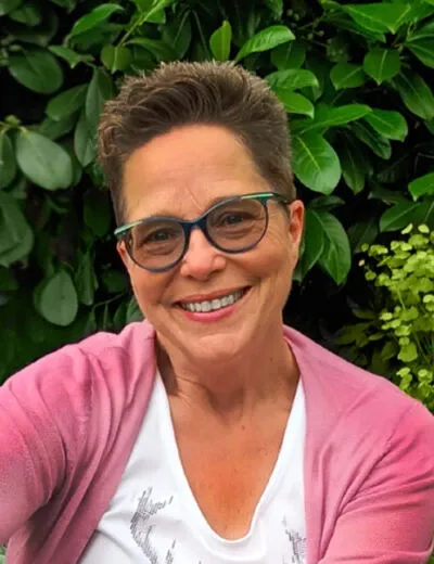 Portraitbild von Kerstin Comino, Dozent:in an der Heilpraktikerschule Westfalen